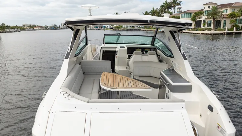Slide: The Image of Sea Ray Sundancer 320 Outboard 2021 - 6067074