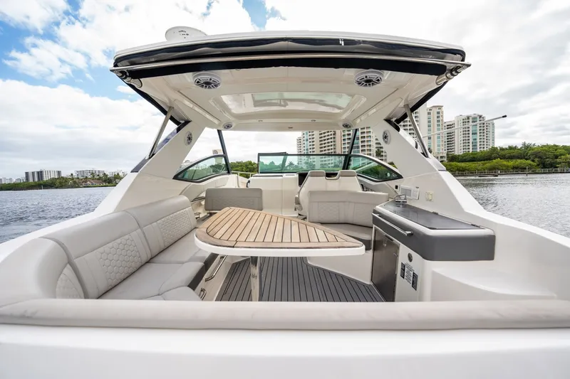 Slide: The Image of Sea Ray Sundancer 320 Outboard 2021 - 6067077