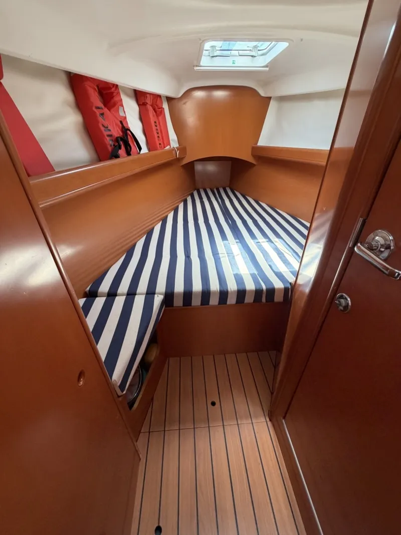 Slide: The Image of Beneteau 40.7 2004 - 6067617