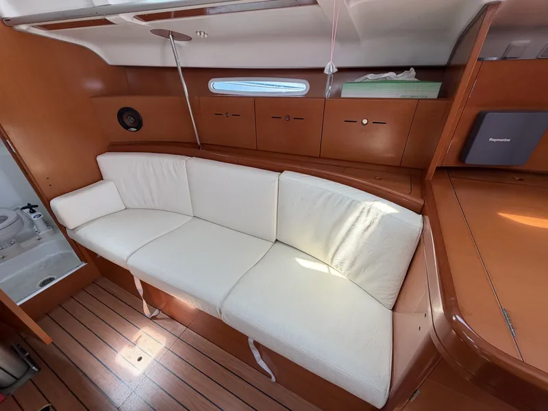 Slide: The Image of Beneteau 40.7 2004 - 6067619