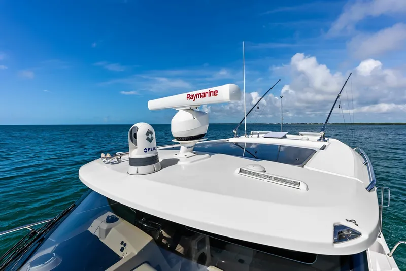 Slide: The Image of Boston Whaler 405 Conquest 2023 - 6135591
