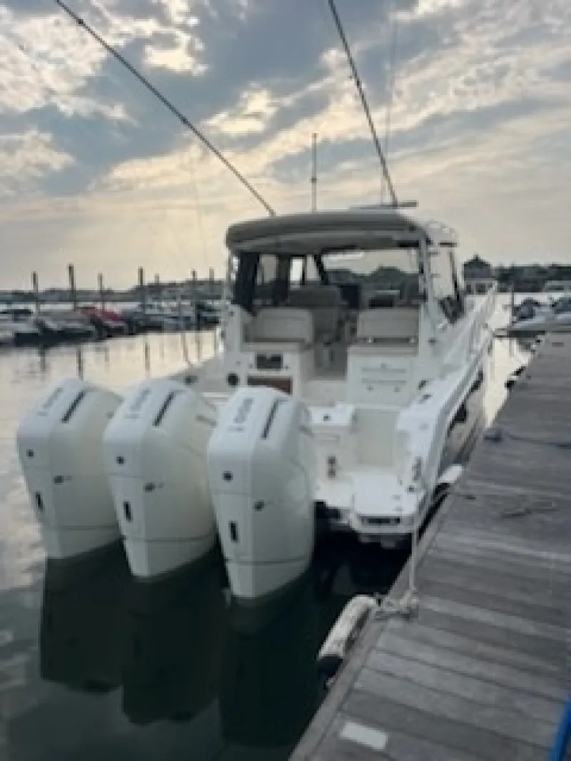 Slide: The Image of Boston Whaler 405 Conquest 2023 - 6067712