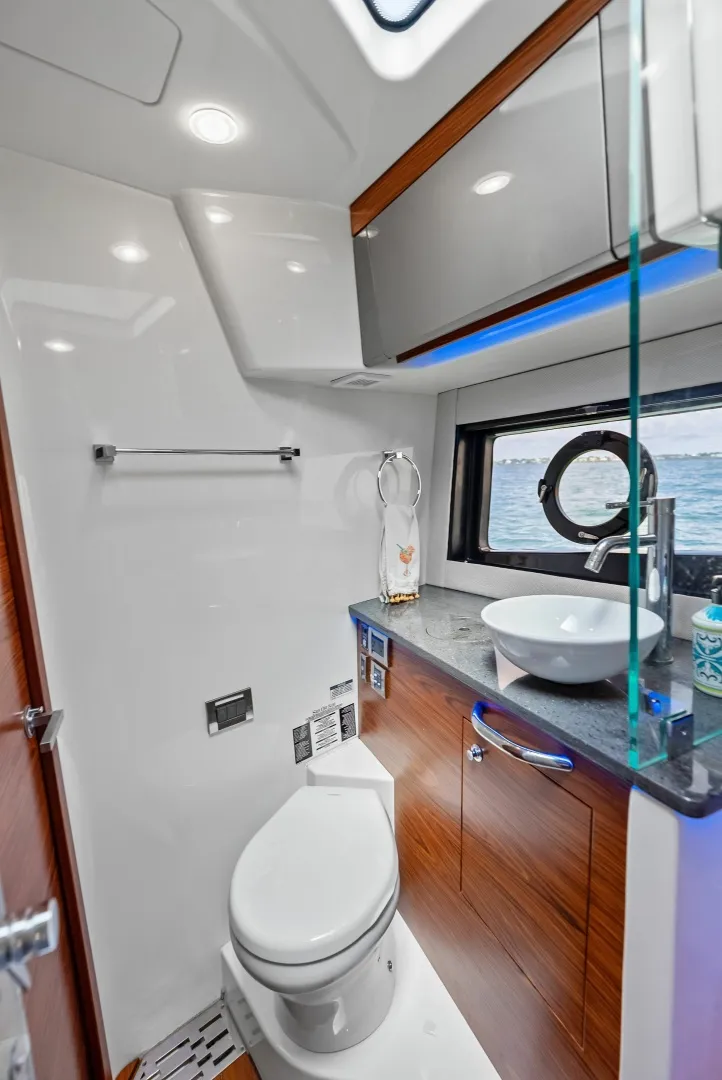 Slide: The Image of Boston Whaler 405 Conquest 2023 - 6135642