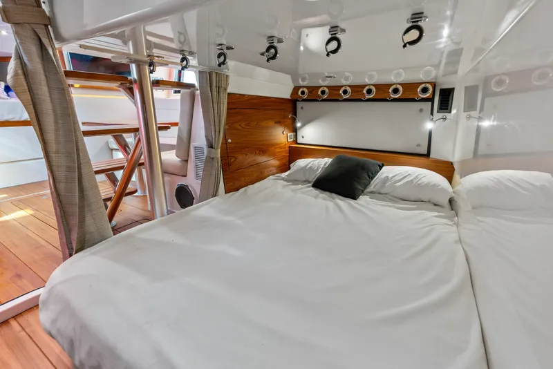 Slide: The Image of Boston Whaler 405 Conquest 2023 - 6135608