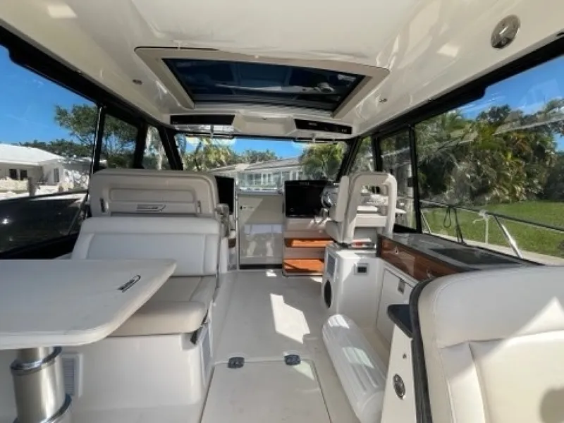 Slide: The Image of Boston Whaler 405 Conquest 2023 - 6067717