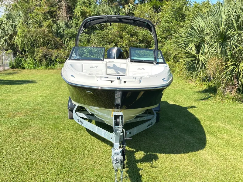 Slide: The Image of Sea Ray SPX 230 Outboard 2025 - 1