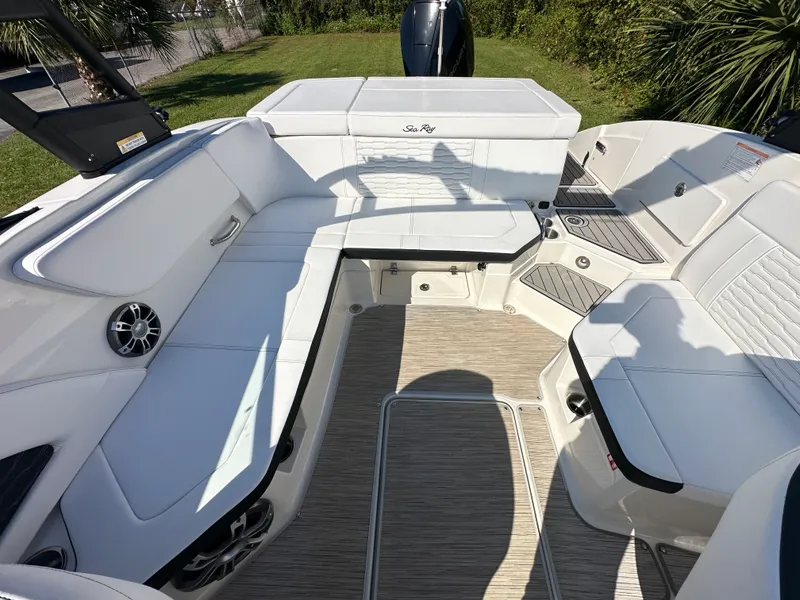 Slide: The Image of Sea Ray SPX 230 Outboard 2025 - 11