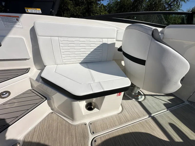 Slide: The Image of Sea Ray SPX 230 Outboard 2025 - 12