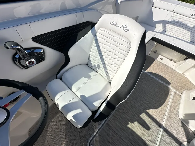 Slide: The Image of Sea Ray SPX 230 Outboard 2025 - 19