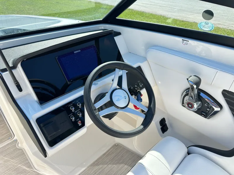 Slide: The Image of Sea Ray SPX 230 Outboard 2025 - 20