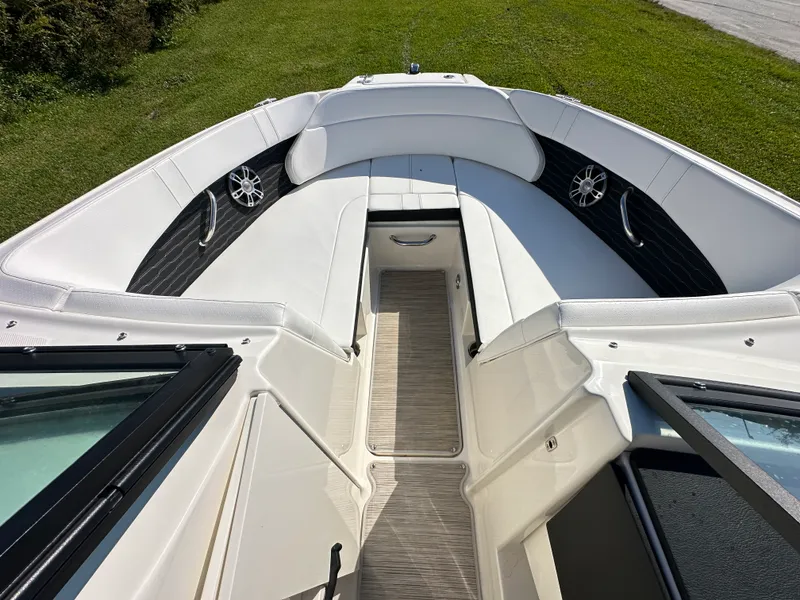 Slide: The Image of Sea Ray SPX 230 Outboard 2025 - 22