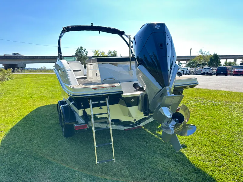 Slide: The Image of Sea Ray SPX 230 Outboard 2025 - 3