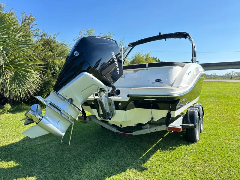 Slide: The Image of Sea Ray SPX 230 Outboard 2025 - 4