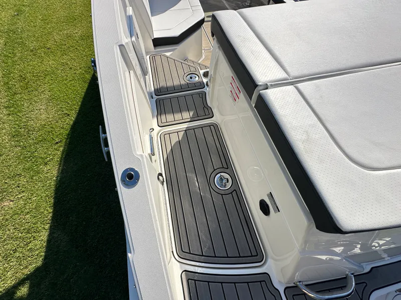 Slide: The Image of Sea Ray SPX 230 Outboard 2025 - 9