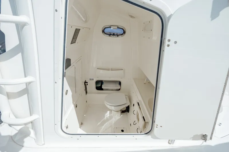 Slide: The Image of Boston Whaler 320 Outrage 2013 - 6068762