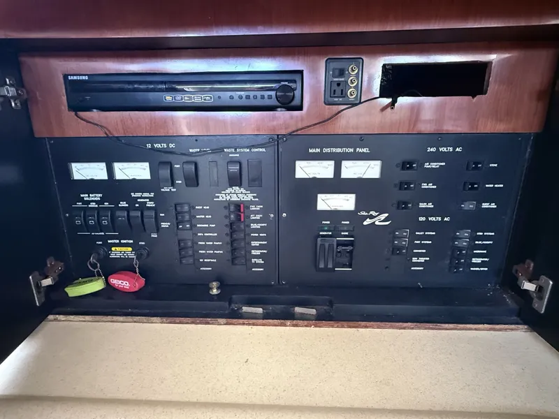 Slide: The Image of Sea Ray 450 Express Bridge 2001 - 6069107