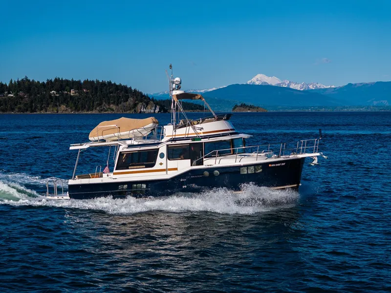 Slide: The Image of Ranger Tug R-41 CB 2020 - 6069246