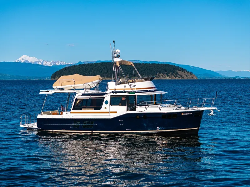 Slide: The Image of Ranger Tug R-41 CB 2020 - 6069230