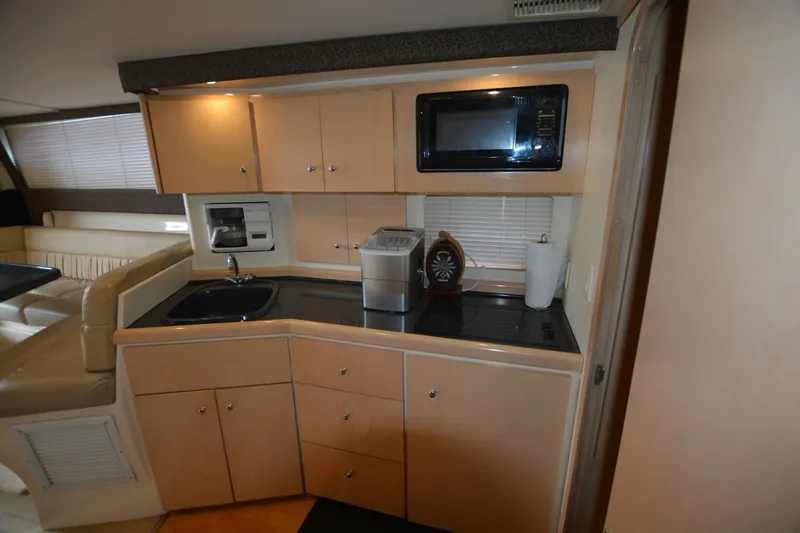 Slide: The Image of Carver Yachts 350 Mariner 2000 - 6069398