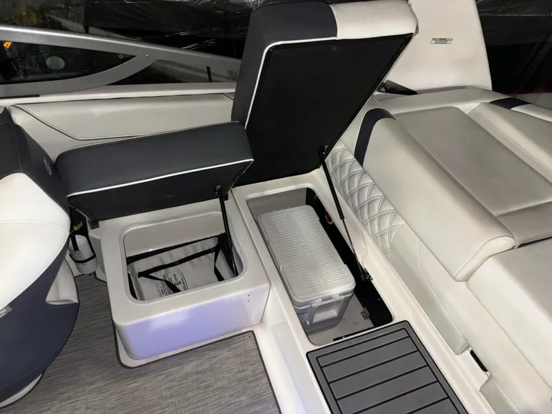 Slide: The Image of Regal 2100 Bowrider 2019 - 6069415