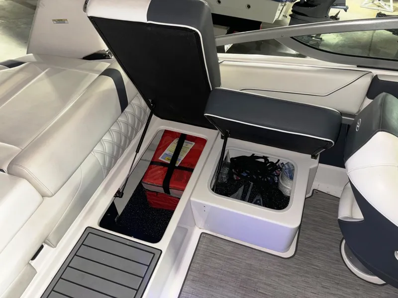 Slide: The Image of Regal 2100 Bowrider 2019 - 6069416