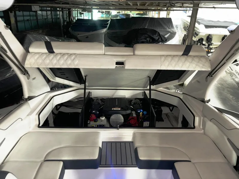 Slide: The Image of Regal 2100 Bowrider 2019 - 6069417