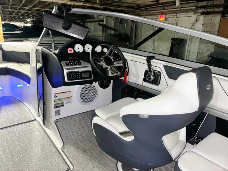 Slide: The Image of Regal 2100 Bowrider 2019 - 6069419