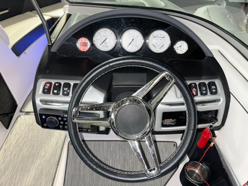 Slide: The Image of Regal 2100 Bowrider 2019 - 6069420