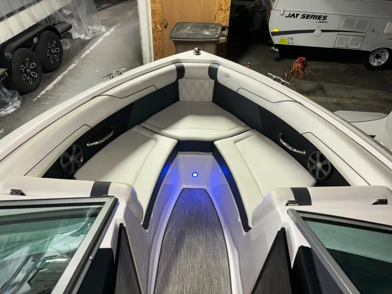 Slide: The Image of Regal 2100 Bowrider 2019 - 6069422