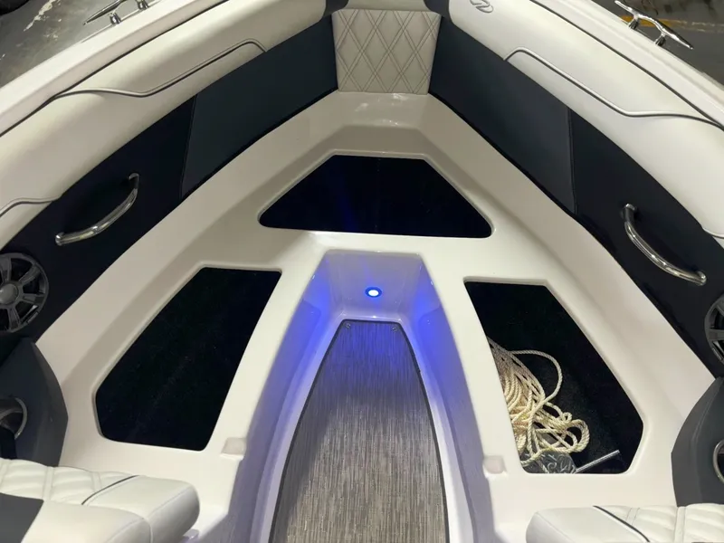Slide: The Image of Regal 2100 Bowrider 2019 - 6069423