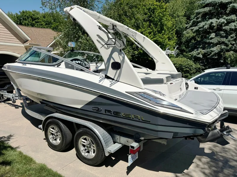 Slide: The Image of Regal 2100 Bowrider 2019 - 6069407