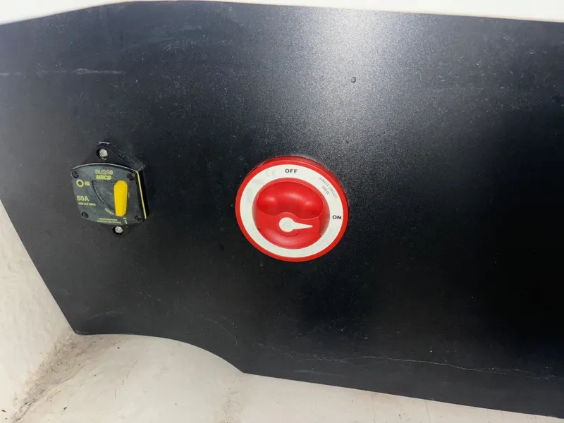 Slide: The Image of Regal 2100 Bowrider 2019 - 6069425