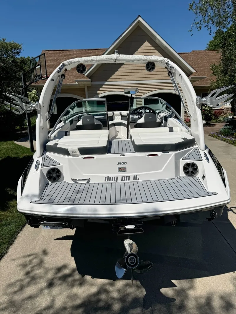 Slide: The Image of Regal 2100 Bowrider 2019 - 6069408