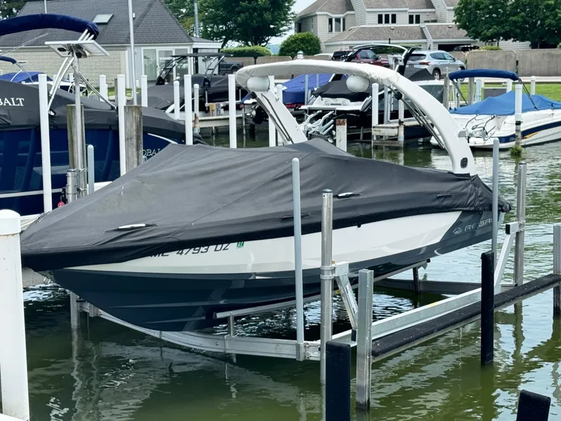 Slide: The Image of Regal 2100 Bowrider 2019 - 6069411