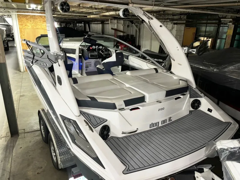Slide: The Image of Regal 2100 Bowrider 2019 - 6069412