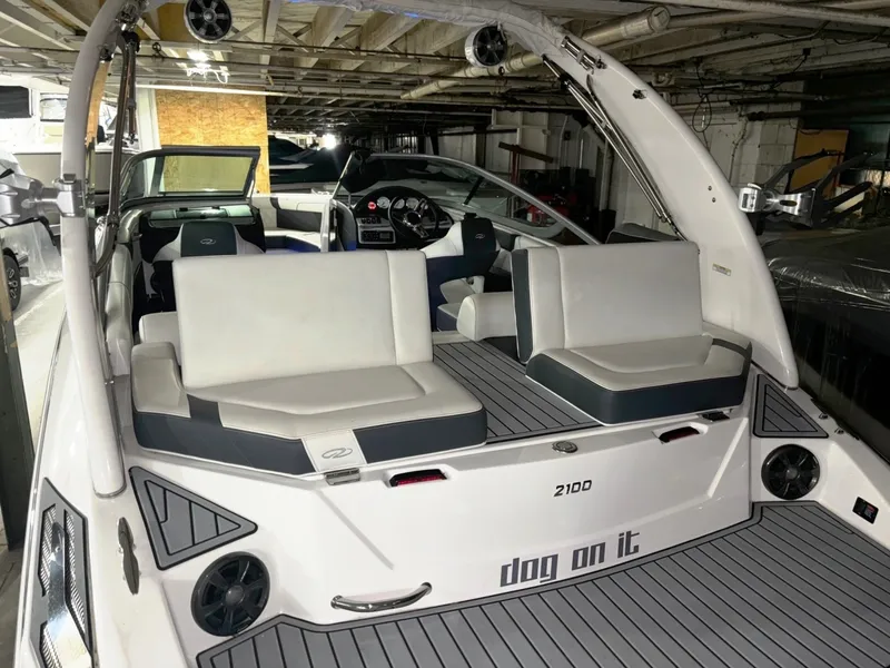 Slide: The Image of Regal 2100 Bowrider 2019 - 6069413