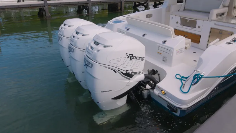Slide: The Image of Boston Whaler Outrage 2018 - 6070075