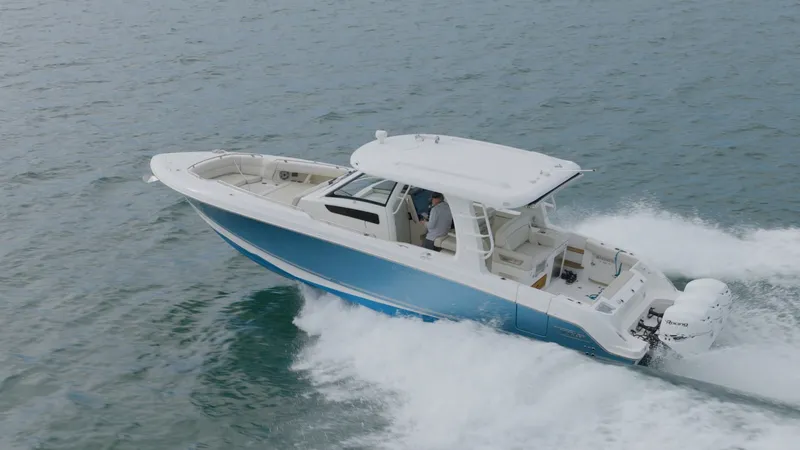 Slide: The Image of Boston Whaler Outrage 2018 - 6070067
