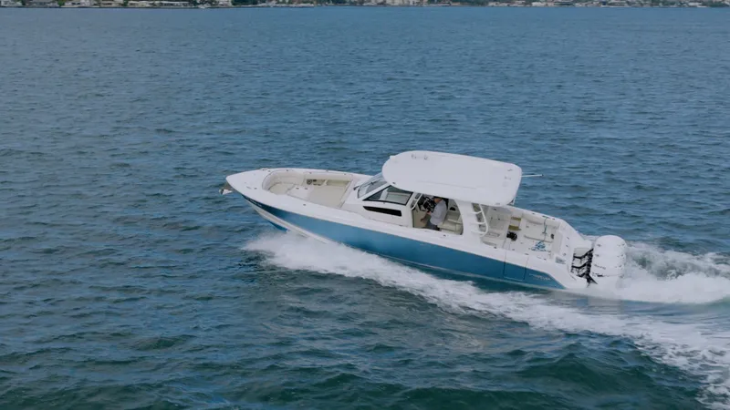 The Image of Boston Whaler Realm 2018 - 6070058