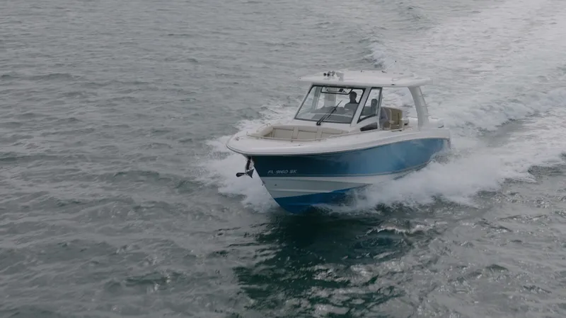 Slide: The Image of Boston Whaler Realm 2018 - 6070062