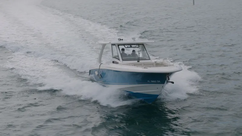 Slide: The Image of Boston Whaler Realm 2019 - 6070061