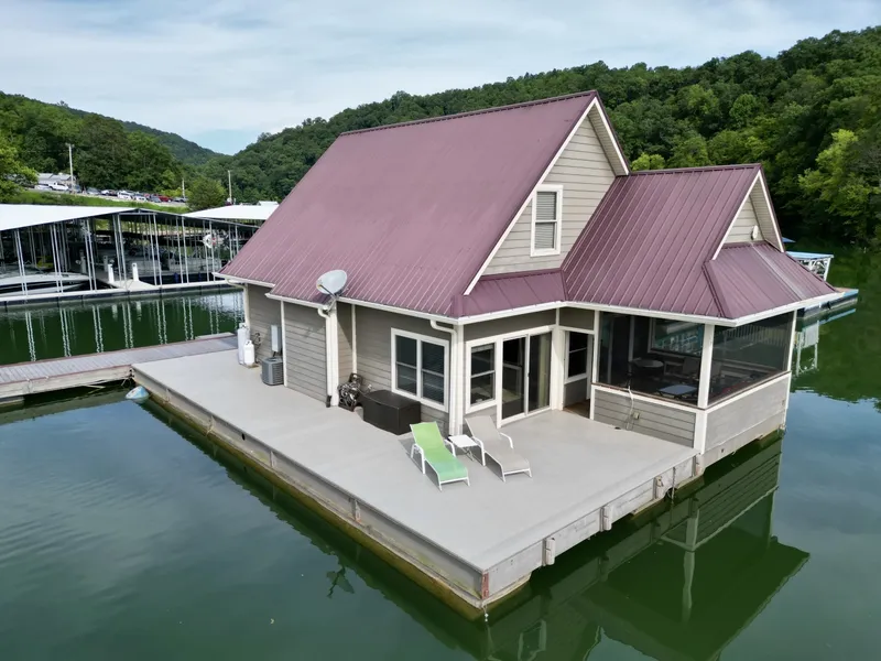 The Image of Custom Floating Cabin - Approx 1340sqft 2010 - 6070429
