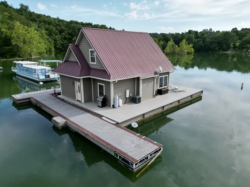 Slide: The Image of Custom Floating Cabin - Approx 1340sqft 2010 - 6070439
