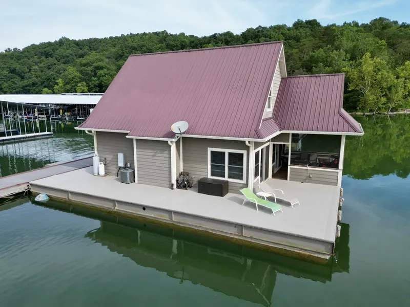 Slide: The Image of Custom Floating Cabin - Approx 1340sqft 2010 - 6070428