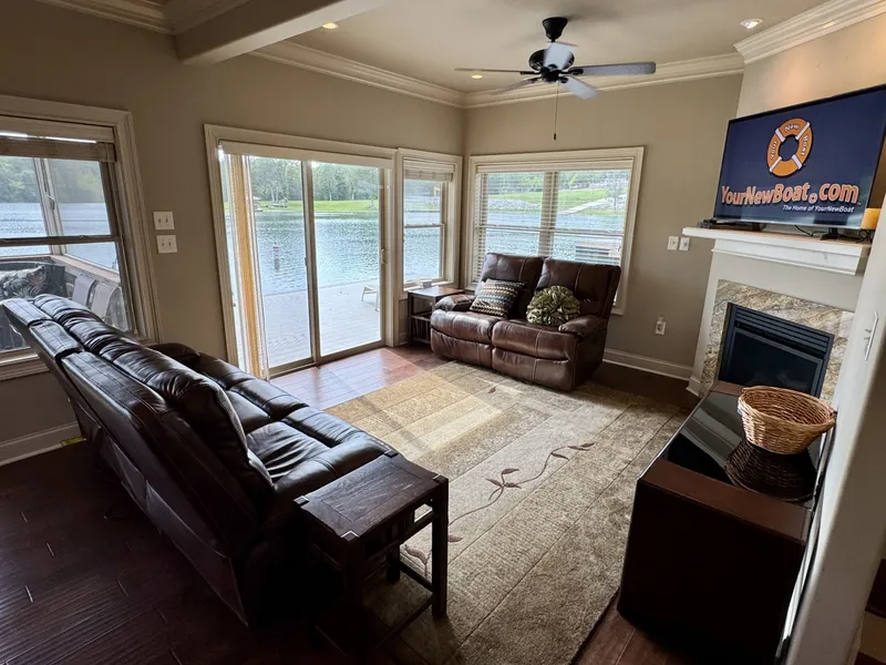 Slide: The Image of Custom Floating Cabin - Approx 1340sqft 2010 - 6070486