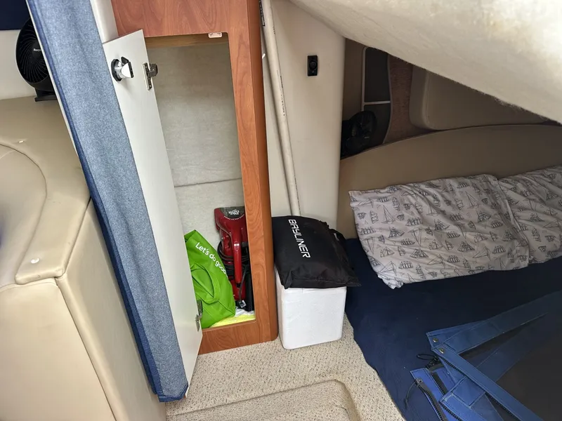 Slide: The Image of Bayliner 305 2006 - 6070406