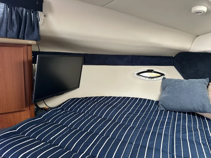 Slide: The Image of Bayliner 305 2006 - 6070413