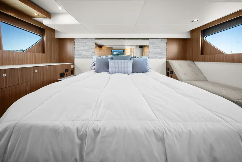 Slide: The Image of Cruisers 50 Cantius 2025 - 6182183