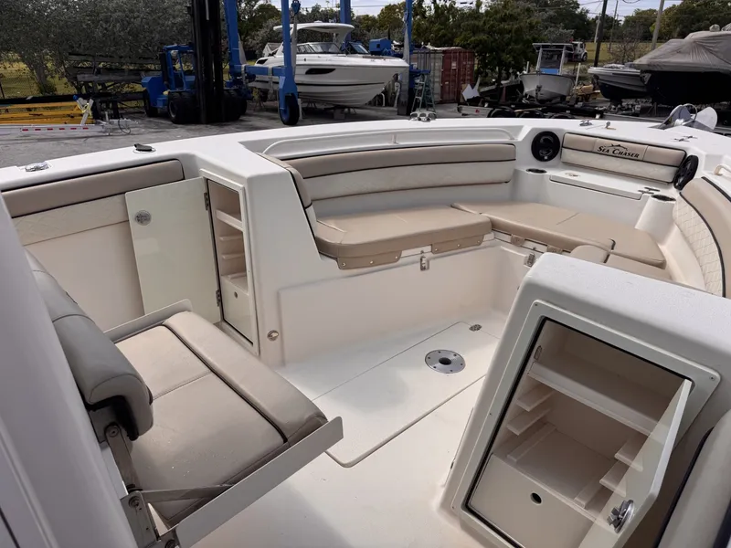 Slide: The Image of Sea Chaser 27 2022 - 6070671