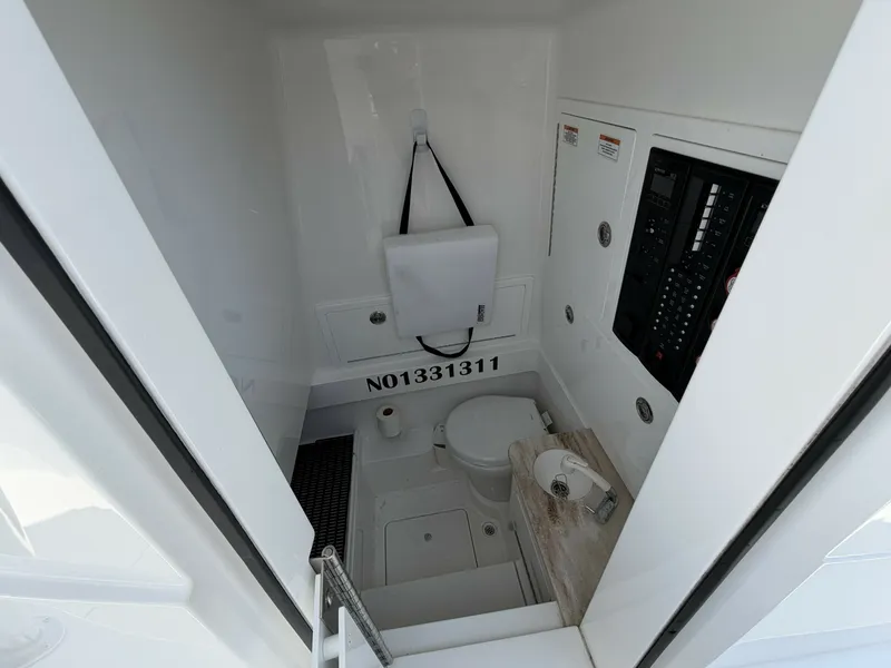 Slide: The Image of Valhalla Boatworks V33 2023 - 6070777